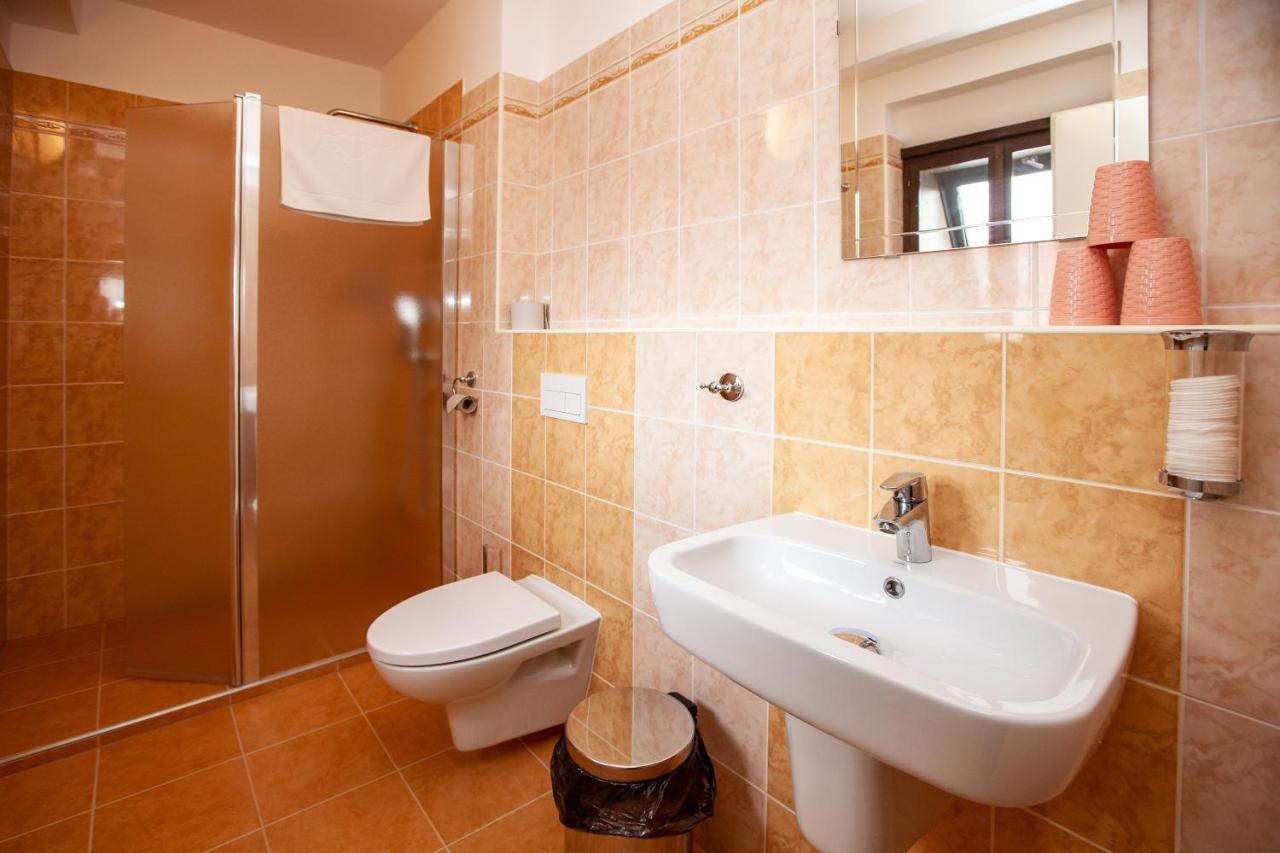 Hotel Stella Plzen Ngoại thất bức ảnh