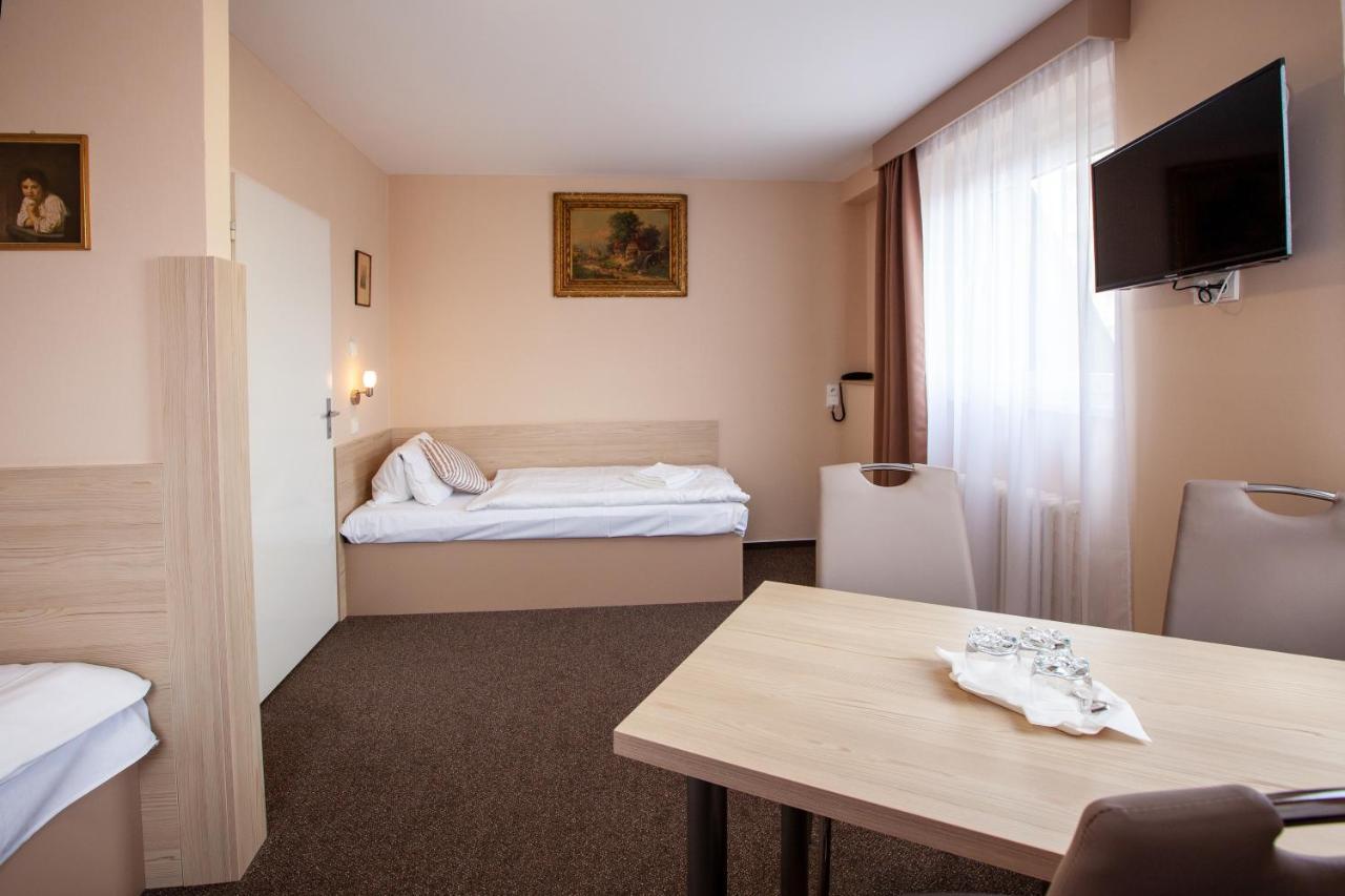 Hotel Stella Plzen Ngoại thất bức ảnh