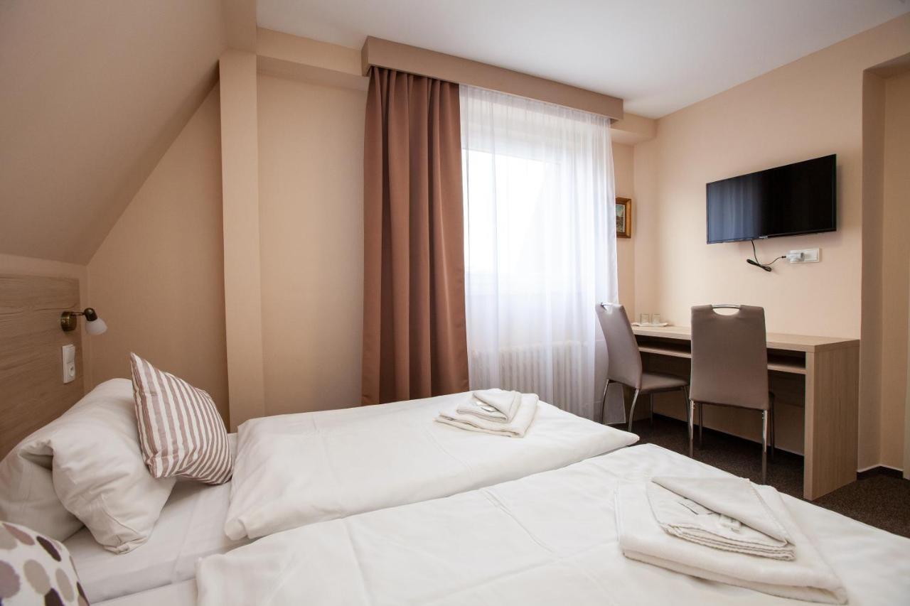 Hotel Stella Plzen Ngoại thất bức ảnh