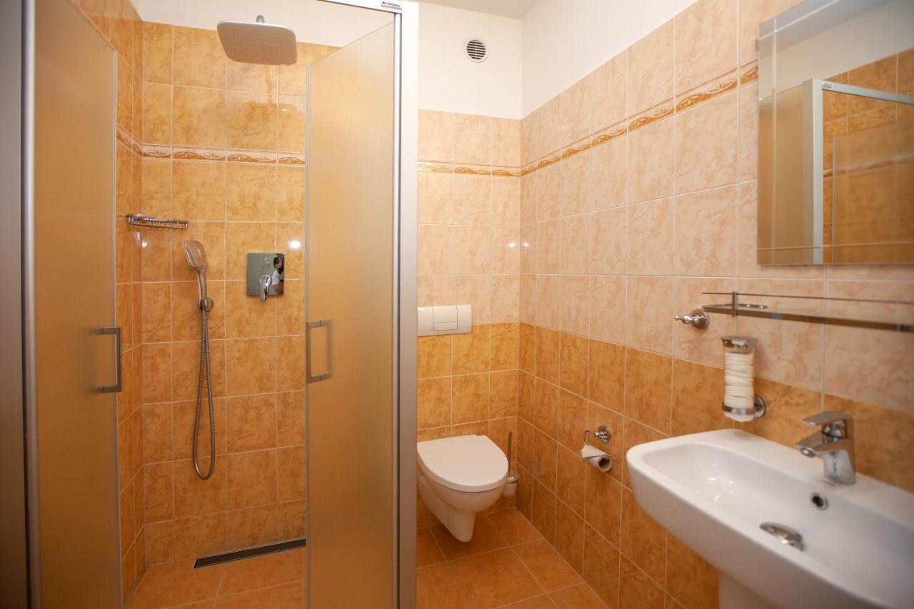Hotel Stella Plzen Ngoại thất bức ảnh